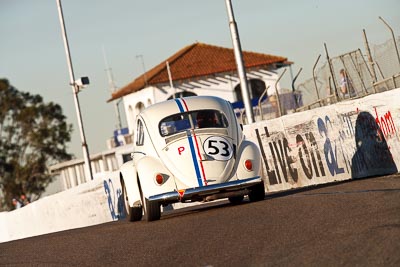 531;1958-Volkswagen-Beetle;25-July-2009;Australia;FOSC;Festival-of-Sporting-Cars;Group-S;NSW;Narellan;New-South-Wales;Oran-Park-Raceway;Tom-Law;VW;auto;classic;historic;motorsport;racing;super-telephoto;vintage