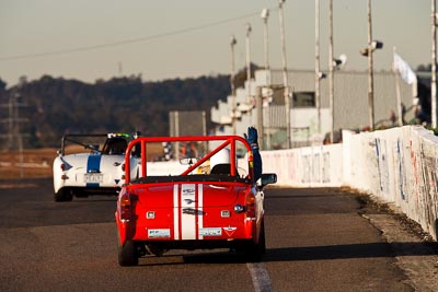 61;1969-MG-Midget;25-July-2009;Australia;FOSC;Festival-of-Sporting-Cars;Group-S;NSW;Narellan;New-South-Wales;Oran-Park-Raceway;Ric-Forster;auto;classic;historic;motorsport;racing;super-telephoto;vintage