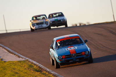 144;1976-Alfa-Romeo-Alfetta-GT;25-July-2009;Australia;FOSC;Festival-of-Sporting-Cars;Group-S;Lyndon-McLeod;NSW;Narellan;New-South-Wales;Oran-Park-Raceway;auto;classic;historic;motorsport;racing;super-telephoto;vintage