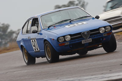 90;1977-Alfa-Romeo-Alfetta-GTV;26-July-2009;33035H;Australia;FOSC;Festival-of-Sporting-Cars;Group-S;NSW;Narellan;New-South-Wales;Oran-Park-Raceway;Robert-Berson;auto;classic;historic;motion-blur;motorsport;racing;super-telephoto;vintage