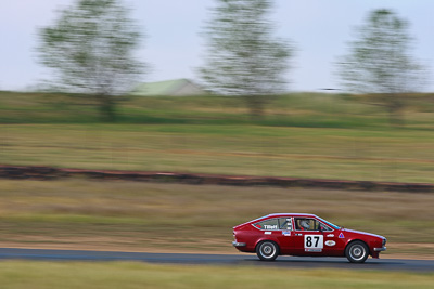 87;1976-Alfa-Romeo-Alfetta-GT;31-October-2009;Australia;FOSC;Festival-of-Sporting-Cars;George-Tillett;Marque-Sports;NSW;New-South-Wales;Wakefield-Park;auto;classic;historic;motion-blur;motorsport;racing;super-telephoto;vintage