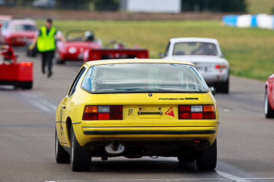 24;1977-Porsche-924;31-October-2009;Australia;FOSC;Festival-of-Sporting-Cars;Group-S;NSW;New-South-Wales;Sports-Cars;Wakefield-Park;auto;classic;historic;motorsport;racing;super-telephoto;vintage