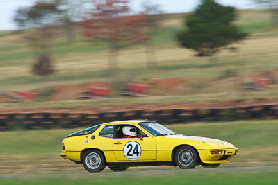 24;1977-Porsche-924;31-October-2009;Australia;FOSC;Festival-of-Sporting-Cars;Group-S;NSW;New-South-Wales;Sports-Cars;Wakefield-Park;auto;classic;historic;motion-blur;motorsport;racing;super-telephoto;vintage