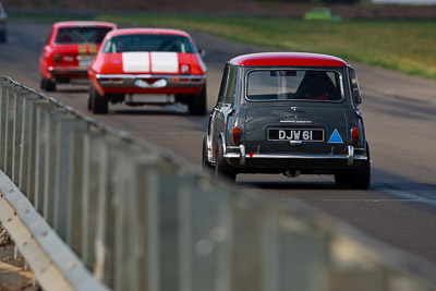 61;1964-Morris-Cooper-S;31-October-2009;Australia;David-Wheatley;FOSC;Festival-of-Sporting-Cars;Group-N;Historic-Touring-Cars;NSW;New-South-Wales;Wakefield-Park;auto;classic;historic;motorsport;racing;super-telephoto;vintage