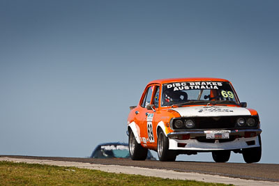 69;1-November-2009;1975-Mazda-Capella;Australia;Graeme-Shea;Improved-Production;NSW;NSW-State-Championship;NSWRRC;Narellan;New-South-Wales;Oran-Park-Raceway;auto;motorsport;racing;super-telephoto