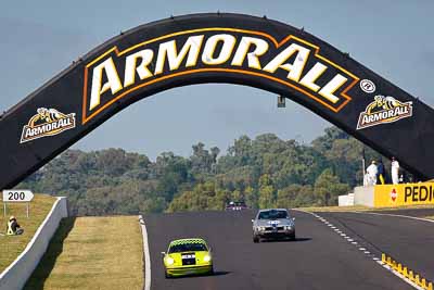 16;41;1975-Porsche-911-Carrera;1976-Alfa-Romeo-Alfetta-GT-Coupe;2-April-2010;Australia;BAZ27L;Bathurst;FOSC;Festival-of-Sporting-Cars;Geoff-Morgan;Historic-Sports-Cars;John-Pucak;Mt-Panorama;NSW;New-South-Wales;auto;classic;motorsport;racing;super-telephoto;vintage
