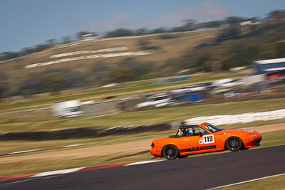 119;1996-Mazda-MX‒5;2-April-2010;Australia;Bathurst;FOSC;Festival-of-Sporting-Cars;Marque-Sports;Mazda-MX‒5;Mazda-MX5;Mazda-Miata;Mt-Panorama;NSW;New-South-Wales;Robin-Lacey;auto;motion-blur;motorsport;racing;telephoto