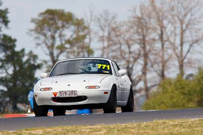 771;1993-Mazda-MX‒5;2-April-2010;519JXG;Australia;Bathurst;FOSC;Festival-of-Sporting-Cars;Fred-Chapman;Mazda-MX‒5;Mazda-MX5;Mazda-Miata;Mt-Panorama;NSW;New-South-Wales;Paul-Chapman;Regularity;auto;motorsport;racing;super-telephoto