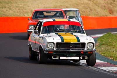 71;1972-Holden-Torana-XU‒1;3-April-2010;Australia;Bathurst;FOSC;Festival-of-Sporting-Cars;Historic-Touring-Cars;Ian-Sawtell;Mt-Panorama;NSW;New-South-Wales;auto;classic;motorsport;racing;super-telephoto;vintage