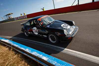 114;1975-Porsche-911-Carrera;3-April-2010;Australia;Bathurst;Chris-Wilson;FOSC;Festival-of-Sporting-Cars;Historic-Sports-Cars;Mt-Panorama;NSW;New-South-Wales;RS2700;auto;classic;motorsport;racing;vintage;wide-angle