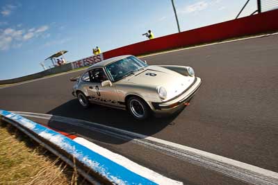 8;1976-Porsche-911-Carrera-30;3-April-2010;Australia;Bathurst;FOSC;Festival-of-Sporting-Cars;Historic-Sports-Cars;Mt-Panorama;NSW;New-South-Wales;Stephen-Borness;auto;classic;motorsport;racing;vintage;wide-angle