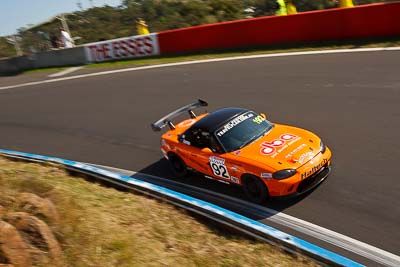 192;2004-Mazda-MX‒5-SP;3-April-2010;Australia;Bathurst;Chris-Tonna;FOSC;Festival-of-Sporting-Cars;Marque-Sports;Mazda-MX‒5;Mazda-MX5;Mazda-Miata;Mt-Panorama;NSW;New-South-Wales;auto;motorsport;racing;wide-angle