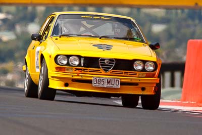 128;1977-Alfa-Romeo-Alfetta-GTV;3-April-2010;385MUO;Australia;Bathurst;FOSC;Festival-of-Sporting-Cars;Improved-Production;Mt-Panorama;NSW;New-South-Wales;Simon-Mills;auto;motorsport;racing;super-telephoto