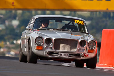 186;1971-Jaguar-XJ6;3-April-2010;36131H;Andrew-Shaw;Australia;Bathurst;FOSC;Festival-of-Sporting-Cars;Mt-Panorama;NSW;New-South-Wales;Regularity;auto;motorsport;racing;super-telephoto