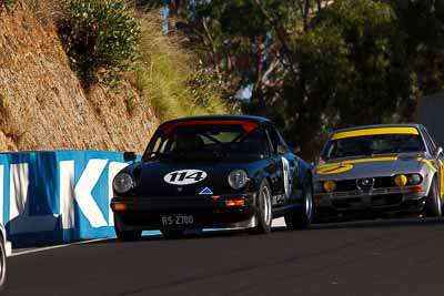 114;1975-Porsche-911-Carrera;4-April-2010;Australia;Bathurst;Chris-Wilson;FOSC;Festival-of-Sporting-Cars;Historic-Sports-Cars;Mt-Panorama;NSW;New-South-Wales;RS2700;auto;classic;motorsport;racing;super-telephoto;vintage