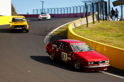 87;1976-Alfa-Romeo-Alfetta-GT;4-April-2010;Australia;Bathurst;FOSC;Festival-of-Sporting-Cars;George-Tillett;Improved-Production;Mt-Panorama;NSW;New-South-Wales;auto;motorsport;racing;telephoto