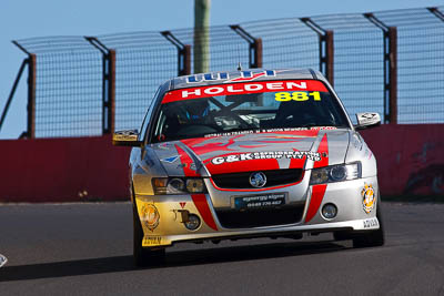 881;2004-Holden-Commodore-VZ;4-April-2010;Australia;Bathurst;FOSC;Festival-of-Sporting-Cars;Geoffrey-Kite;Improved-Production;Mt-Panorama;NSW;New-South-Wales;auto;motorsport;racing;super-telephoto