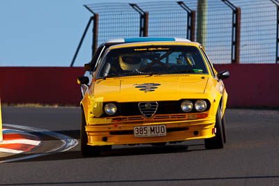 128;1977-Alfa-Romeo-Alfetta-GTV;385MUO;4-April-2010;Australia;Bathurst;FOSC;Festival-of-Sporting-Cars;Improved-Production;Mt-Panorama;NSW;New-South-Wales;Simon-Mills;auto;motorsport;racing;super-telephoto