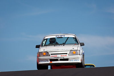 38;1986-Holden-Commodore-VK;4-April-2010;Australia;Bathurst;FOSC;Festival-of-Sporting-Cars;Mt-Panorama;NSW;New-South-Wales;Wayne-Clift;auto;motorsport;racing;super-telephoto