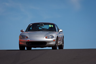 51;2000-Mazda-MX‒5;4-April-2010;Australia;Bathurst;FOSC;Festival-of-Sporting-Cars;Mazda-MX‒5;Mazda-MX5;Mazda-Miata;Mike-Hicks;Mt-Panorama;NSW;New-South-Wales;Regularity;auto;motorsport;racing;super-telephoto