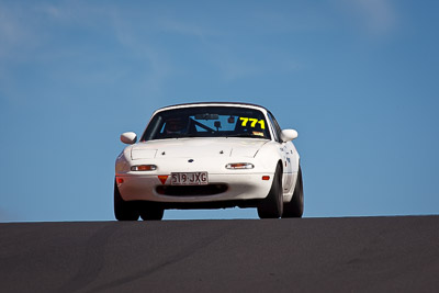 771;1993-Mazda-MX‒5;4-April-2010;519JXG;Australia;Bathurst;FOSC;Festival-of-Sporting-Cars;Fred-Chapman;Mazda-MX‒5;Mazda-MX5;Mazda-Miata;Mt-Panorama;NSW;New-South-Wales;Regularity;auto;motorsport;racing;super-telephoto