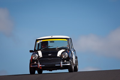 171;1970-Morris-Cooper-S;4-April-2010;Australia;Bathurst;FOSC;Festival-of-Sporting-Cars;Graham-Henshaw;Mt-Panorama;NSW;New-South-Wales;Regularity;auto;motorsport;racing;super-telephoto