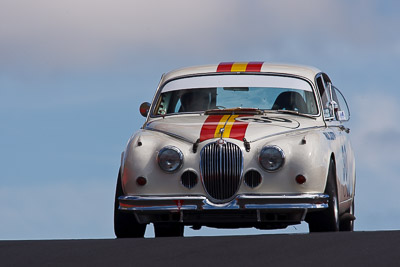 30;03390H;1960-Jaguar-Mk-II;4-April-2010;Australia;Bathurst;FOSC;Festival-of-Sporting-Cars;Historic-Touring-Cars;Mt-Panorama;NSW;New-South-Wales;Paul-Zazryn;auto;classic;motorsport;racing;super-telephoto;vintage