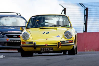 72;1972-Porsche-911-Classic;5-April-2010;828KBM;Australia;Bathurst;FOSC;Festival-of-Sporting-Cars;John-Walker;Mt-Panorama;NSW;New-South-Wales;Regularity;auto;motorsport;racing;super-telephoto