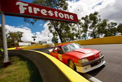211;1985-Holden-Commodore;5-April-2010;Australia;Bathurst;David-Davies;FOSC;Festival-of-Sporting-Cars;Mt-Panorama;NSW;New-South-Wales;Regularity;auto;motorsport;racing;wide-angle