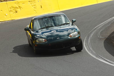 461;1998-Mazda-MX‒5;5-April-2010;Australia;Bathurst;FOSC;Festival-of-Sporting-Cars;Mazda-MX‒5;Mazda-MX5;Mazda-Miata;Mt-Panorama;NSW;New-South-Wales;Regularity;Stewart-Temesvary;auto;motorsport;racing;telephoto