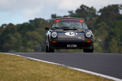 14;1975-Porsche-911-Carrera;5-April-2010;Australia;Bathurst;FOSC;Festival-of-Sporting-Cars;Gregory-Thomson;Mt-Panorama;NSW;New-South-Wales;Regularity;auto;motorsport;racing;super-telephoto