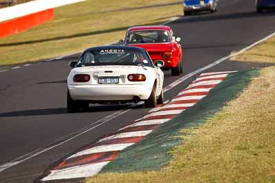 45;1995-Mazda-MX‒5;5-April-2010;Australia;Bathurst;Craig-Healy;FOSC;Festival-of-Sporting-Cars;Mazda-MX‒5;Mazda-MX5;Mazda-Miata;Mt-Panorama;NSW;New-South-Wales;OJB557;Regularity;auto;motorsport;racing;super-telephoto