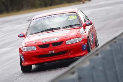 33;29-May-2010;Australia;Holden-Commodore-VT;Martin-Deckert;Morgan-Park-Raceway;QLD;Queensland;Saloon-Cars;Warwick;auto;motorsport;racing;super-telephoto