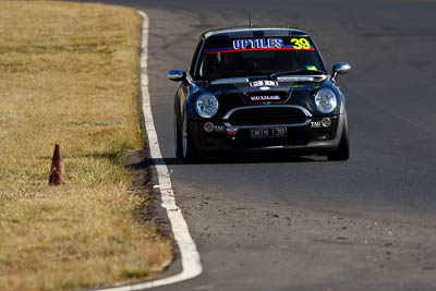 39;30-May-2010;Australia;Mini-Cooper-S;Morgan-Park-Raceway;QLD;Queensland;Roger-Spencer;Sports-Sedans;Warwick;auto;motorsport;racing;super-telephoto