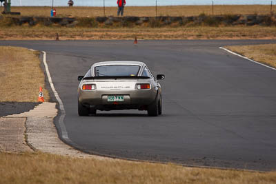 84;1984-Porsche-928S;24-July-2010;908FNN;Australia;Morgan-Park-Raceway;QLD;Queensland;Sean-Conway;Warwick;auto;motorsport;racing;super-telephoto