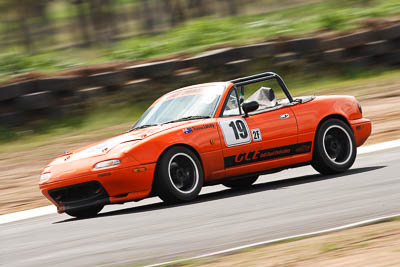 19;26-September-2010;Australia;Mazda-MX‒5;Mazda-MX5;Mazda-Miata;Morgan-Park-Raceway;Peter-Lacey;QLD;Queensland;Robin-Lacey;Warwick;auto;motorsport;racing;super-telephoto