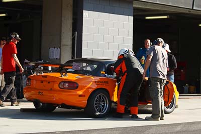 92;24-April-2011;92;Australia;Bathurst;Bathurst-Motor-Festival;Chris-Tonna;Mazda-MX‒5-SP;Mazda-MX5;Mazda-Miata;Mt-Panorama;NSW;New-South-Wales;Production-Sports-Cars;atmosphere;auto;motorsport;pitlane;racing