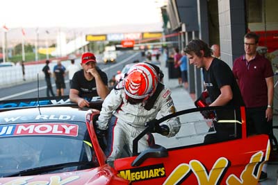 6;6;7-February-2013;Audi-R8-LMS;Australia;Bathurst;Bathurst-12-Hour;Grand-Tourer;Mt-Panorama;NSW;New-South-Wales;Skwirk-Oneworld-Bar;Warren-Luff;atmosphere;auto;crew;endurance;group;mechanics;motorsport;pitlane;racing;team;telephoto