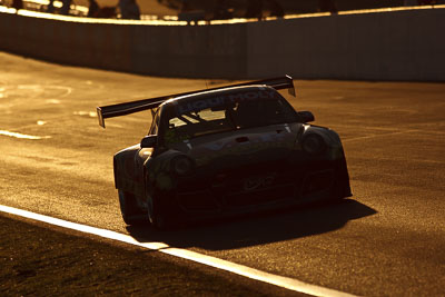 5;10-February-2013;5;Australia;Bathurst;Bathurst-12-Hour;Grand-Tourer;Klark-Quinn;Mt-Panorama;NSW;New-South-Wales;Porsche-911-GT3-R-997;Shane-Van-Gisbergen;Tony-Quinn;VIP-Petfoods;auto;backlight;endurance;morning;motorsport;racing;sunrise;super-telephoto