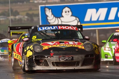 5;10-February-2013;5;Australia;Bathurst;Bathurst-12-Hour;Grand-Tourer;Klark-Quinn;Mt-Panorama;NSW;New-South-Wales;Porsche-911-GT3-R-997;Reid-Park;Shane-Van-Gisbergen;Tony-Quinn;VIP-Petfoods;auto;endurance;motorsport;racing;rain;super-telephoto;wet