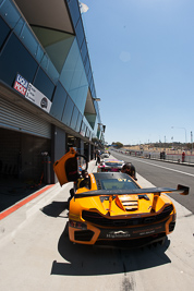 37;37;8-February-2014;Andrew-Kirkaldy;Australia;Bathurst;Bathurst-12-Hour;Klark-Quinn;McLaren-MP4‒12C;NSW;New-South-Wales;Shane-Van-Gisbergen;Tony-Quinn;VIP-Racing;auto;endurance;fisheye;motorsport;pitlane;racing