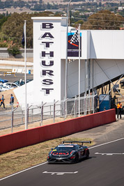 23;23;8-February-2014;Australia;Bathurst;Bathurst-12-Hour;David-Russell;JBS-Swift;Lamborghini-Gallardo-LP560‒4;NSW;New-South-Wales;Peter-Kox;Roger-Lago;auto;endurance;motorsport;racing;telephoto
